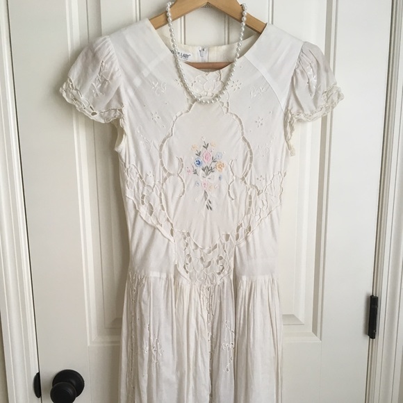 Dresses & Skirts - White Vintage Lace Wedding Dress